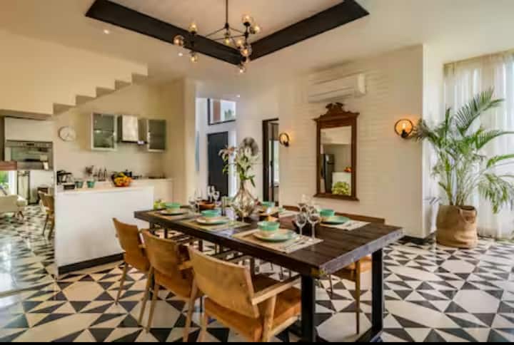 Dining area image 1