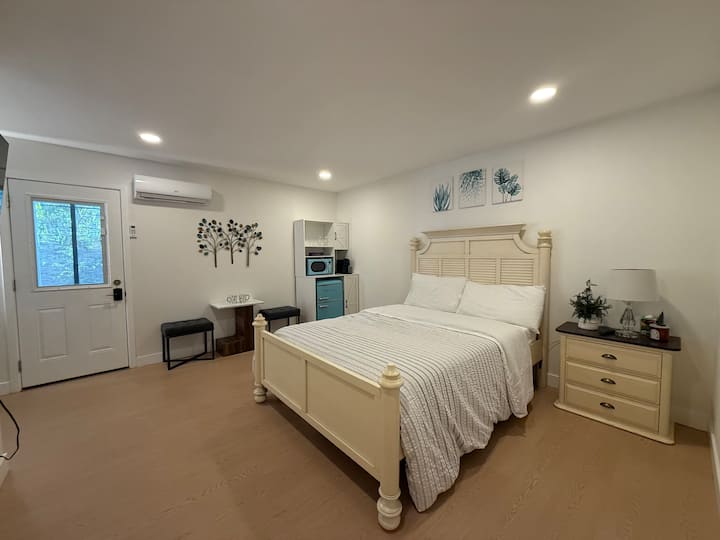 Huntington Beach Stylish In-law Suite - Huntington Beach, CA