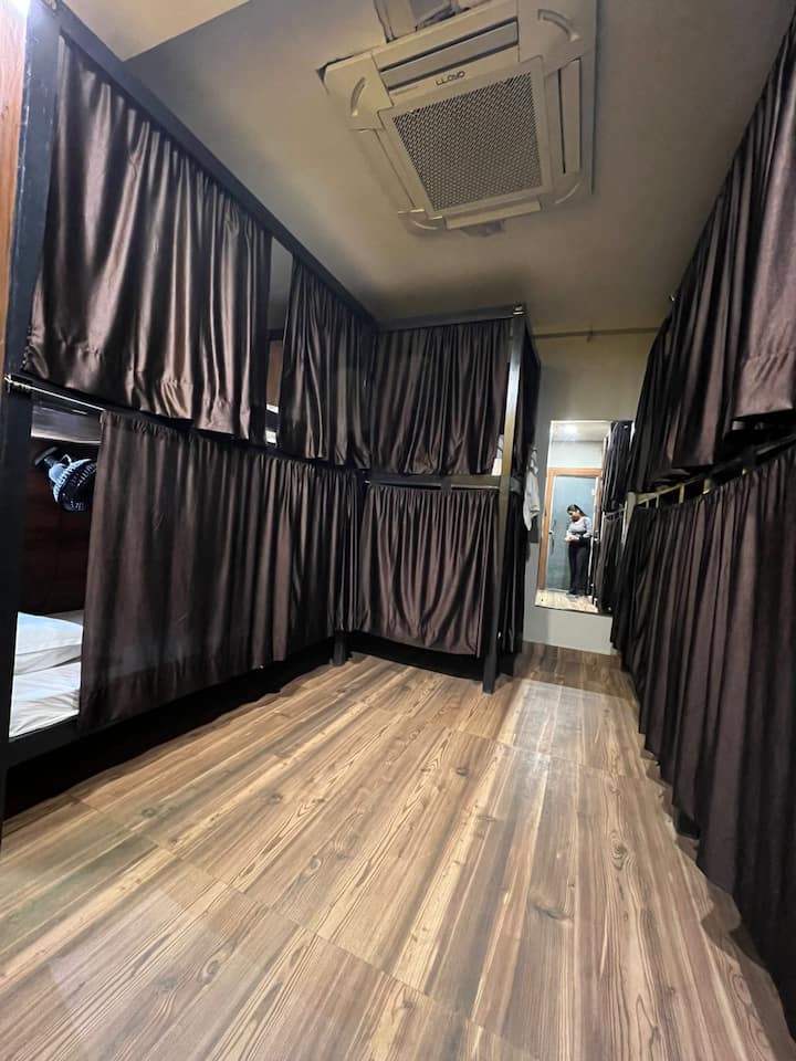 Yatram Hostel | Tapovan | 10 Bed Private Dormitory - Rishikesh