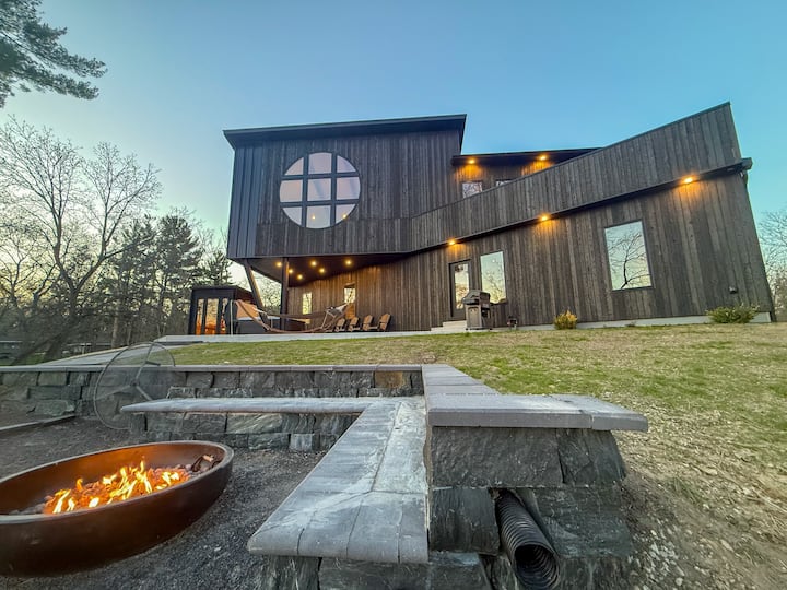 Riverside Hot Tub + Sauna Retreat | 2 hrs Chicago