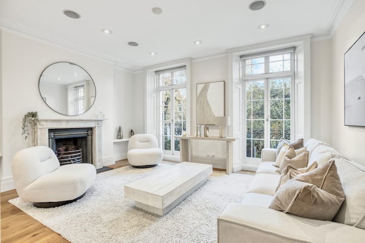 Luxury Harrods Home With Cinema Room and Garden