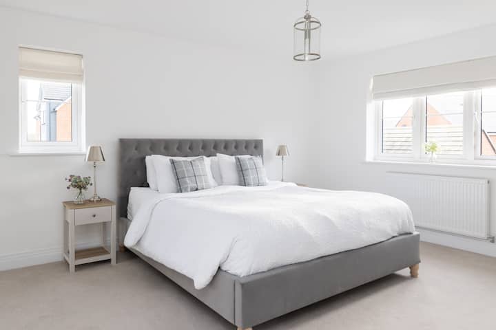 Super king bed in main bedroom