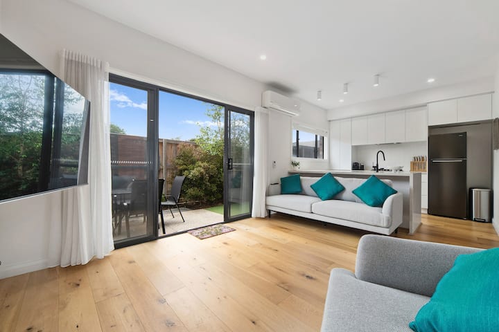 Chic Coastal Townhouse Walk To Beach & Dromana Hub - Safety Beach