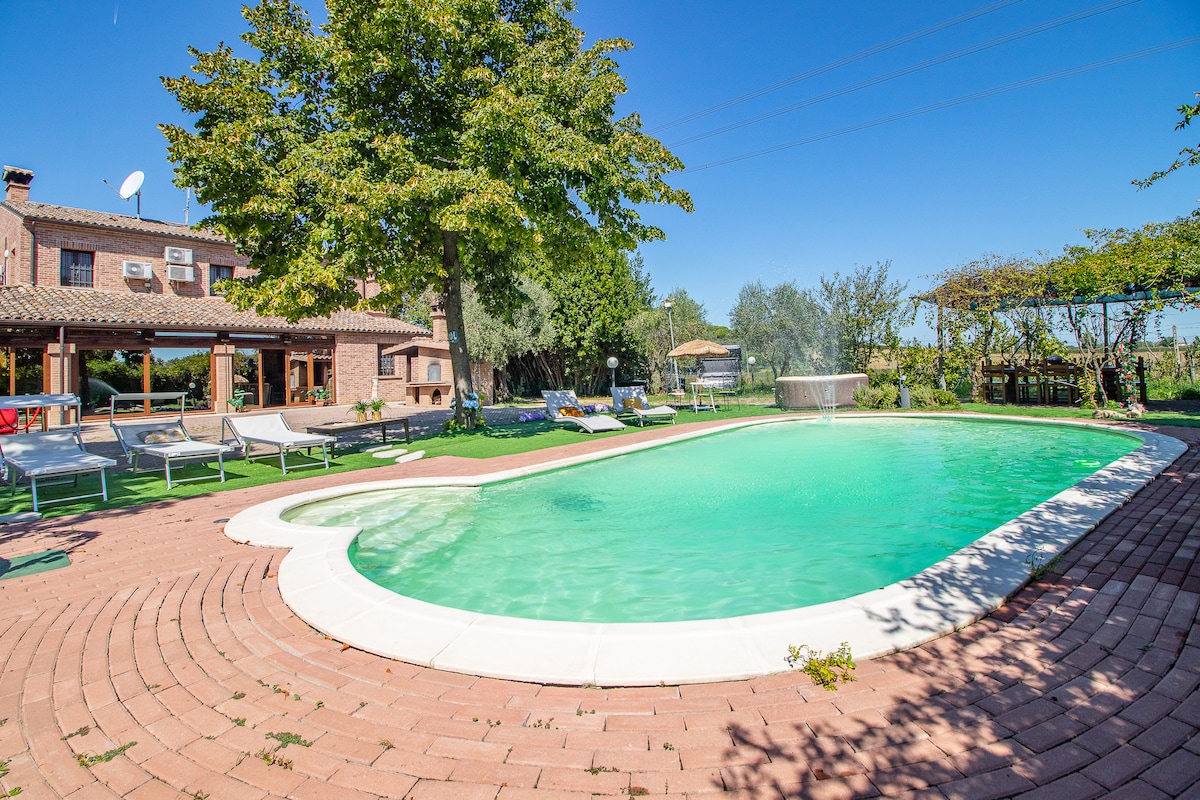 Villa with Pool for Stays and Private Events - Villas for Rent in ...