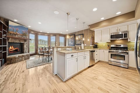 Seven Springs, 9 Beds, Ski-IN/OUT, Pool, Shuttle