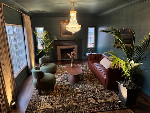 Designer 4BR • Near Colleges/Hospital’s/Downtown