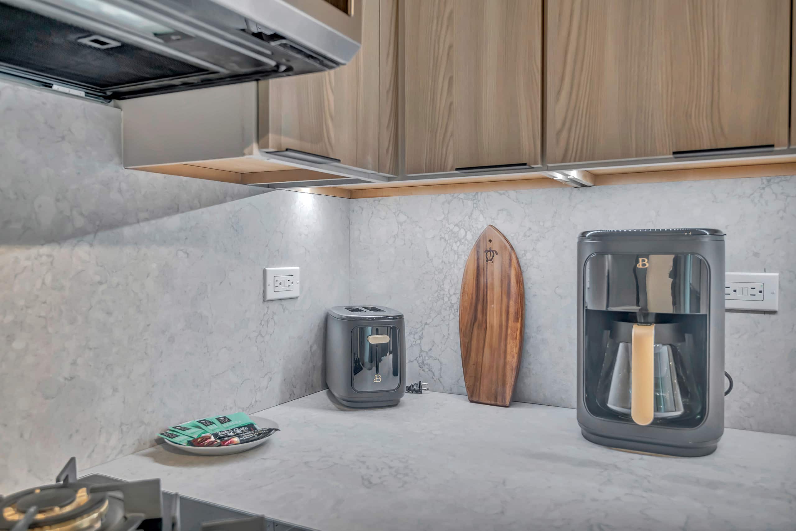 Condo in Honolulu · ★4.91 · Studio · 2 beds · 1 private bath - Image 7