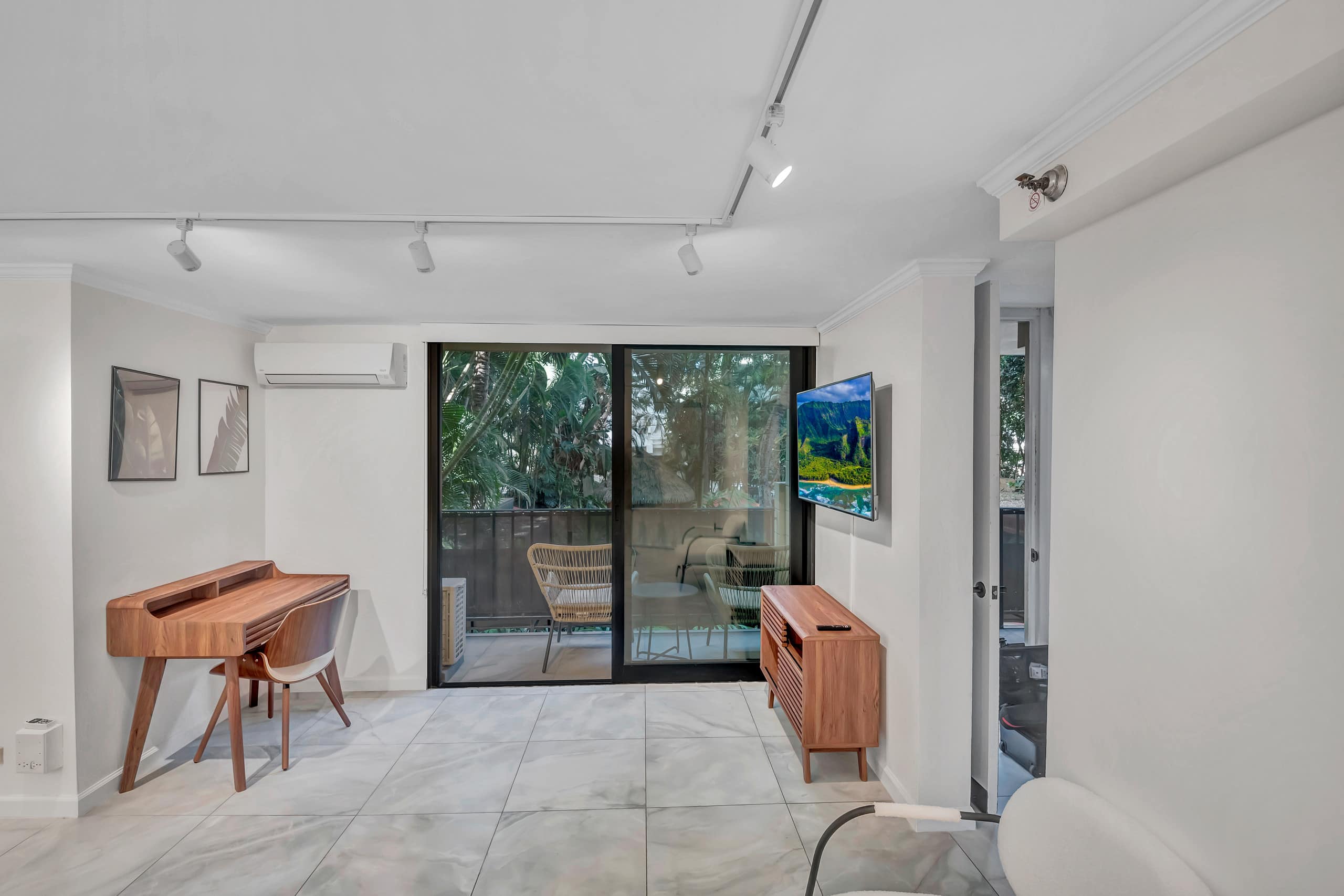 Condo in Honolulu · ★4.91 · Studio · 2 beds · 1 private bath - Image 3