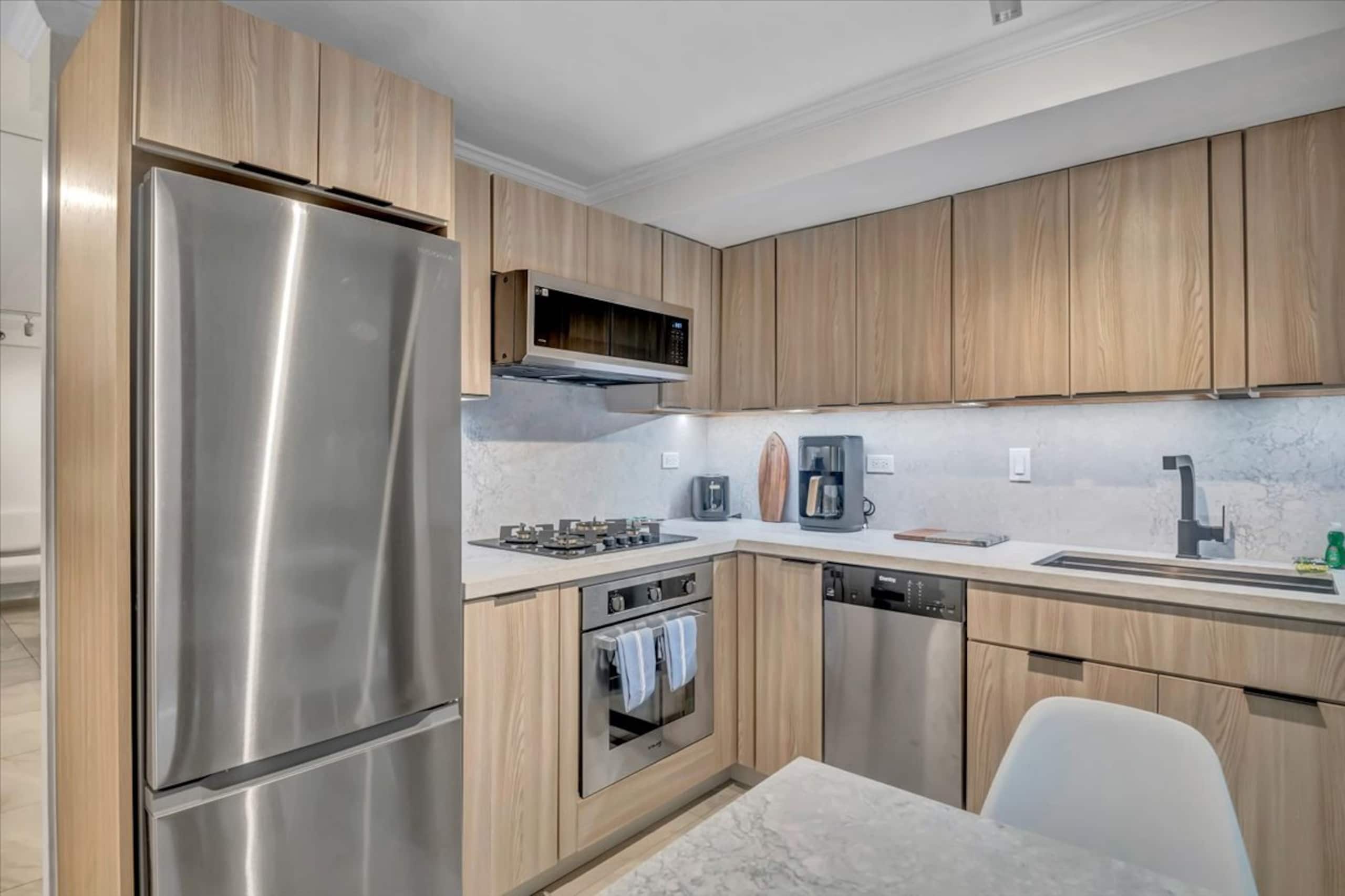 Condo in Honolulu · ★4.91 · Studio · 2 beds · 1 private bath - Image 2