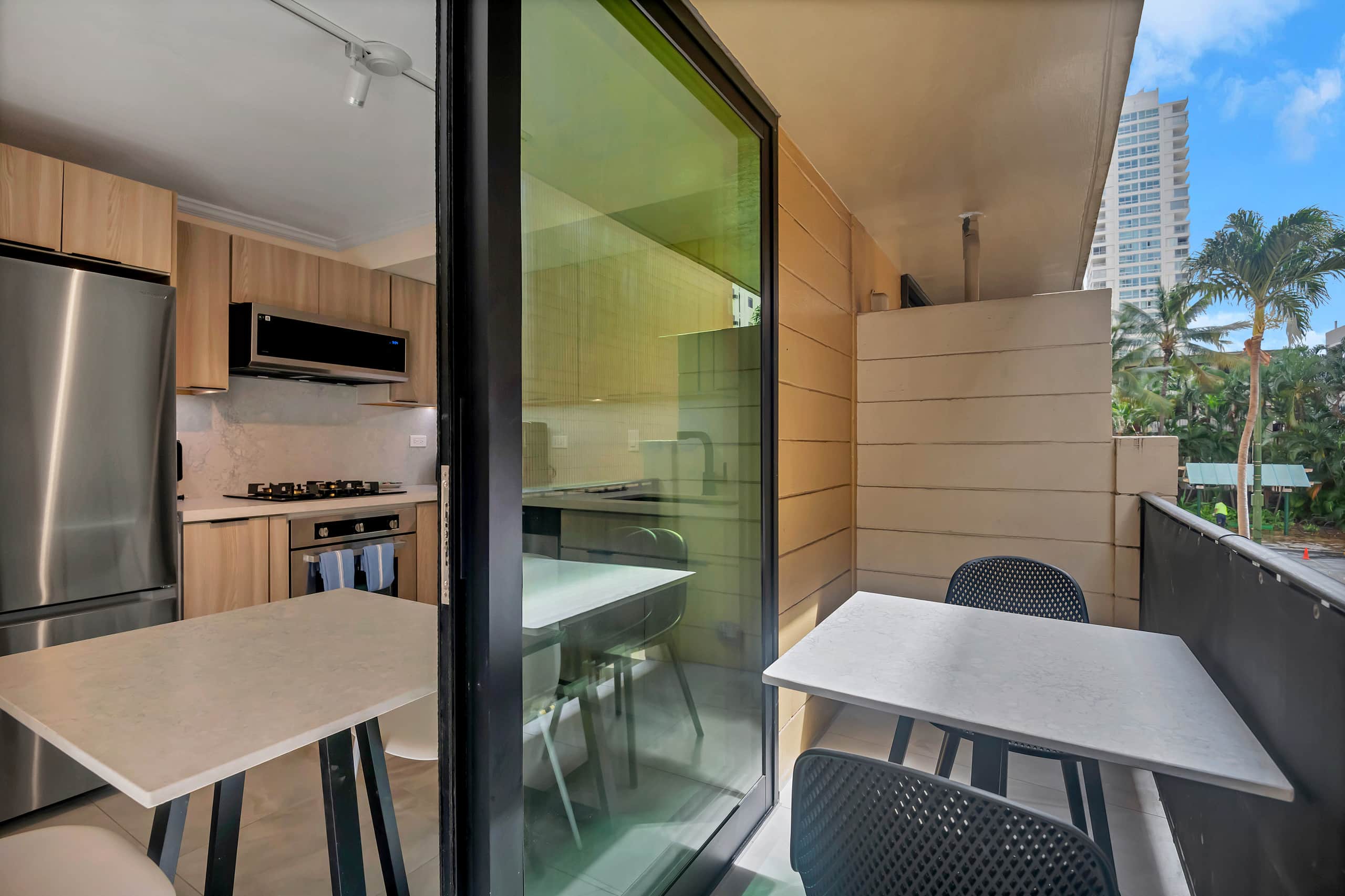 Condo in Honolulu · ★4.91 · Studio · 2 beds · 1 private bath - Image 14