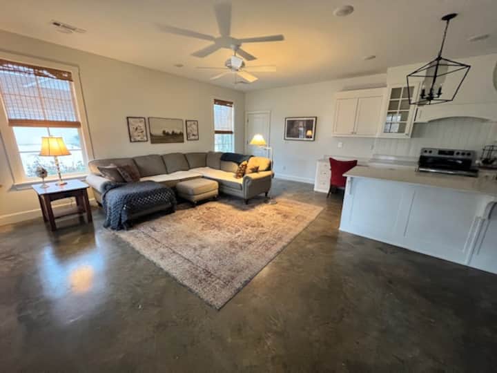 The Cottage On Double Springs - Fayetteville, AR