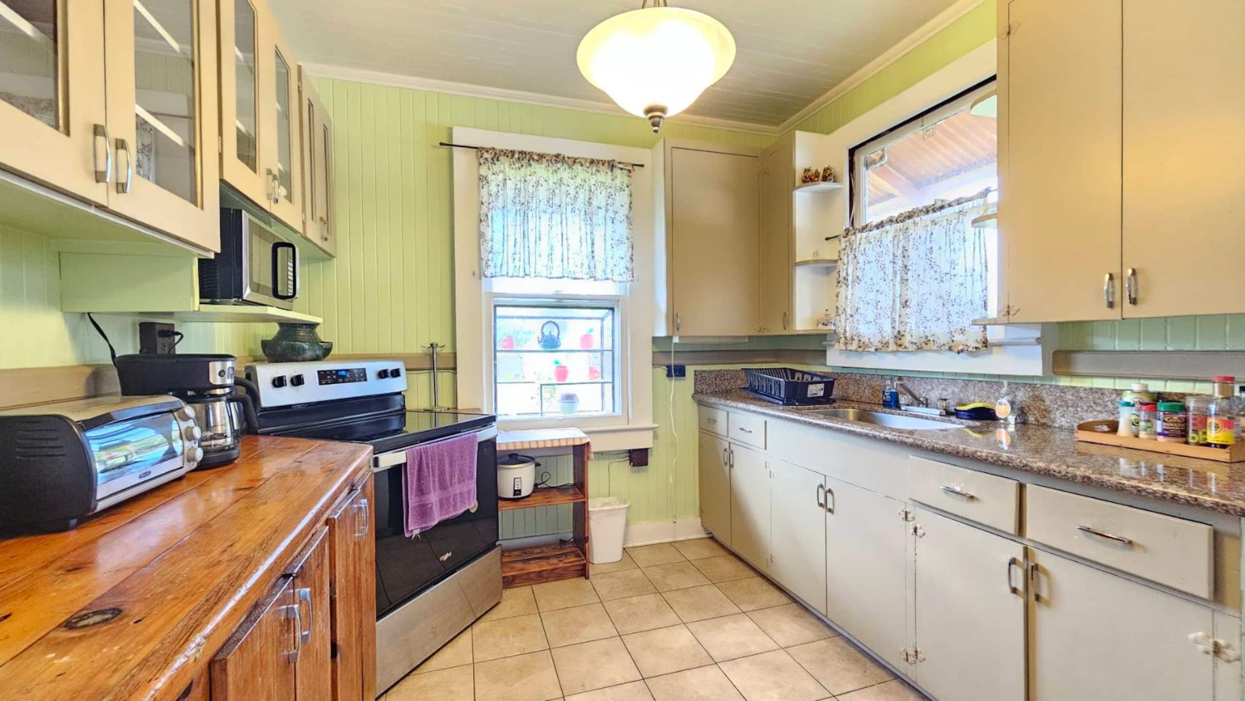Home in Hilo · ★4.52 · 3 bedrooms · 3 beds · 2 private baths - Image 7