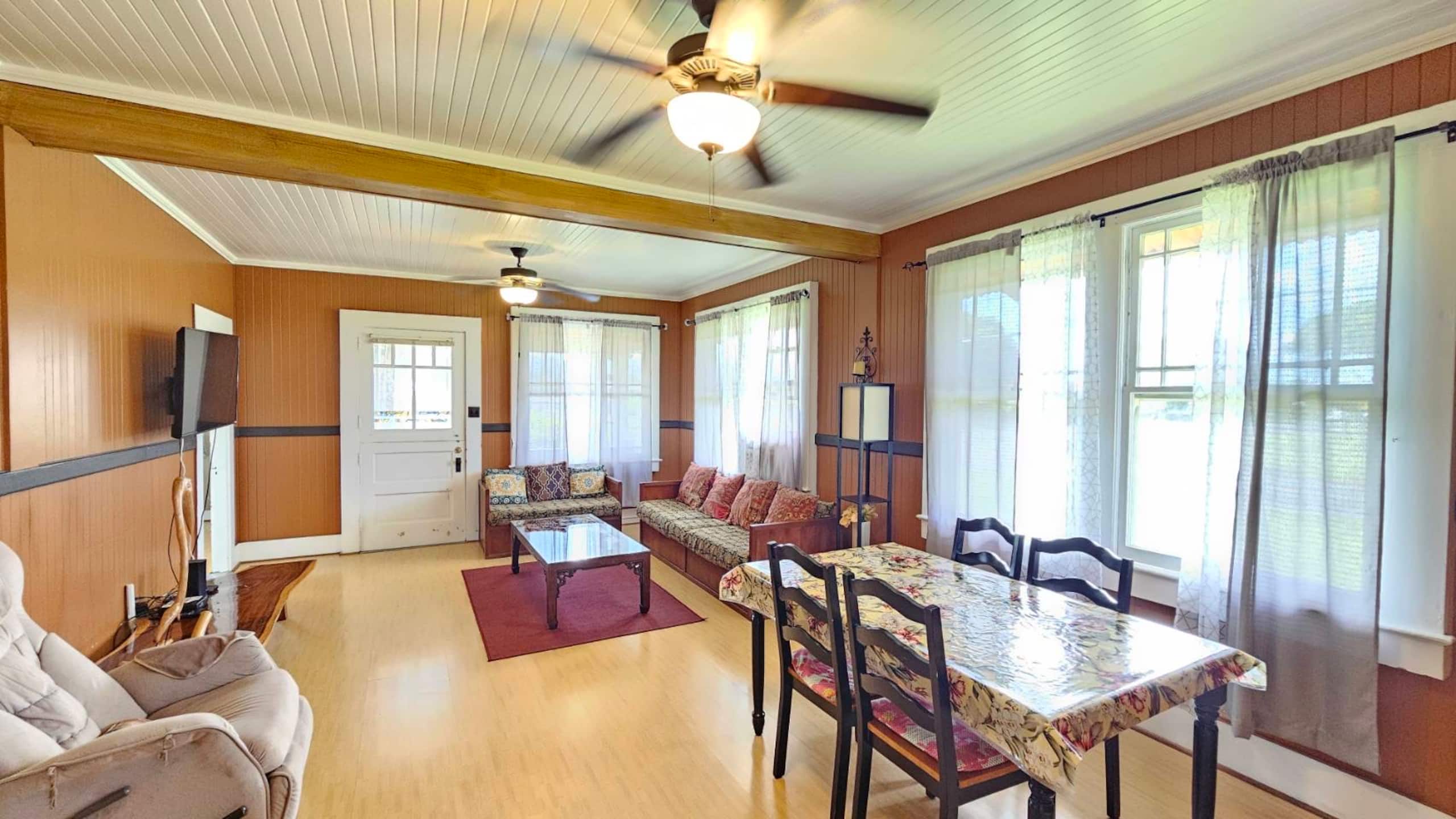 Home in Hilo · ★4.52 · 3 bedrooms · 3 beds · 2 private baths - Image 5
