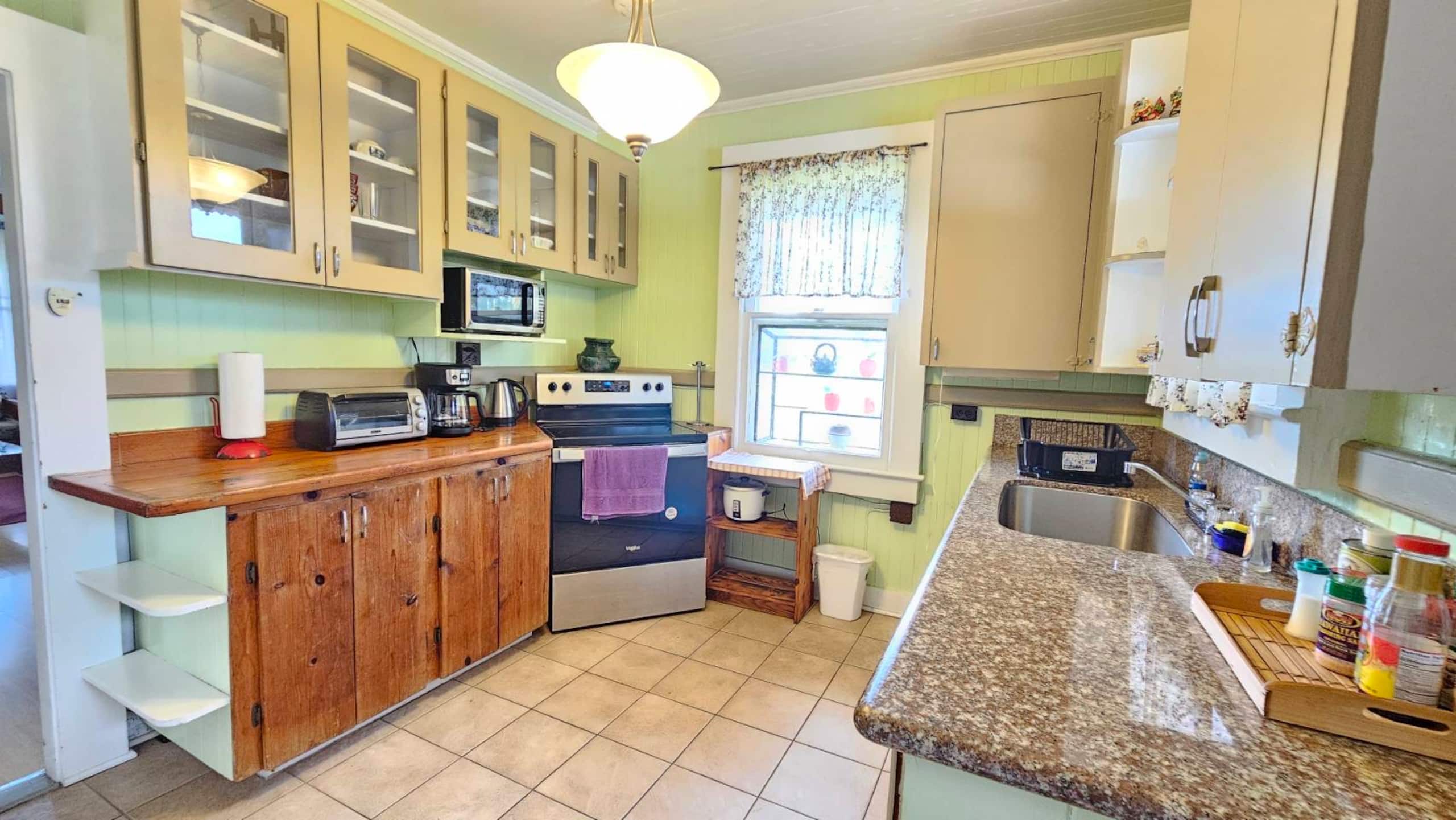 Home in Hilo · ★4.52 · 3 bedrooms · 3 beds · 2 private baths - Image 6