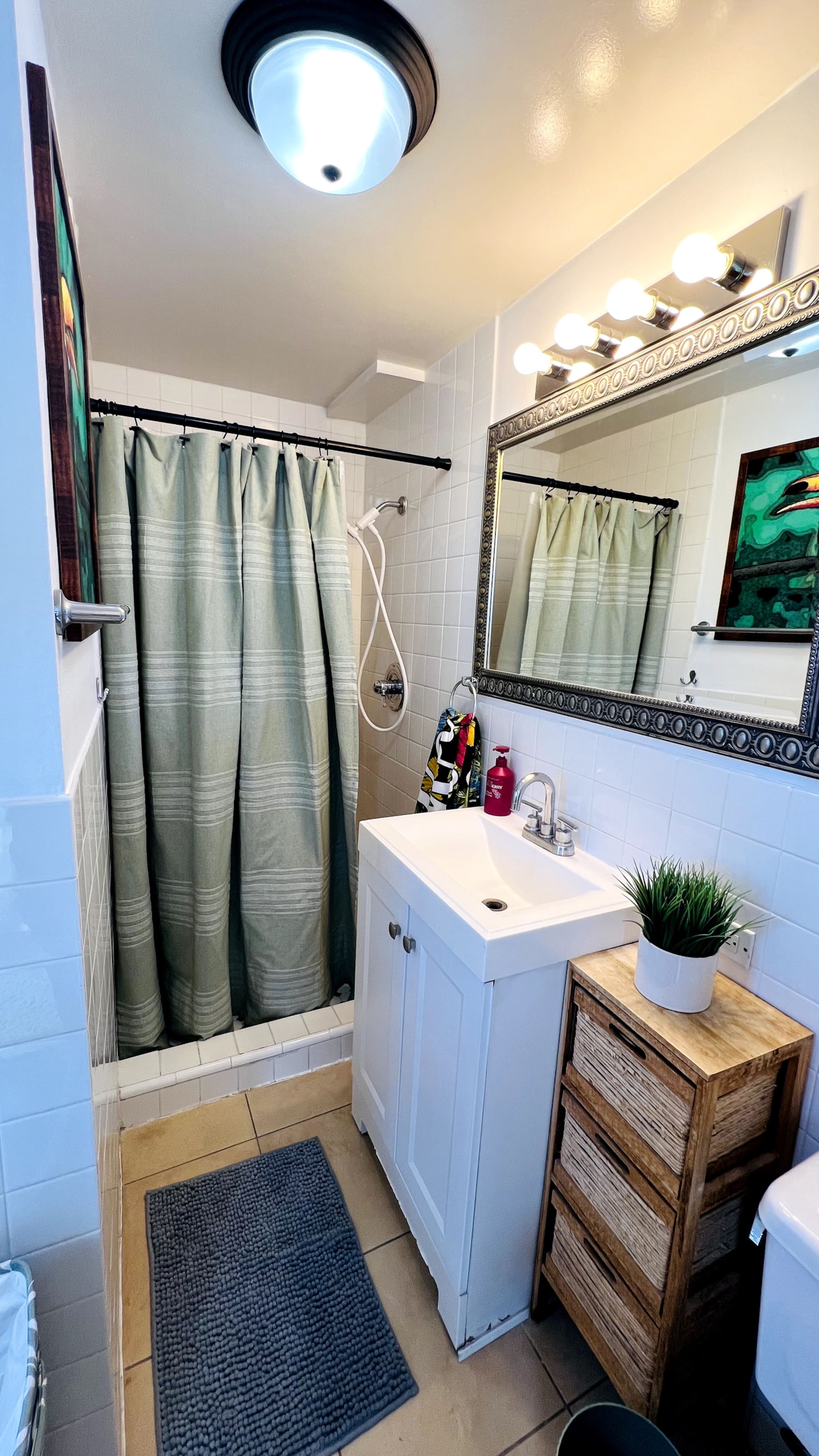 Top Rated Waikiki Location with Lanai & Ocean View - Image 19
