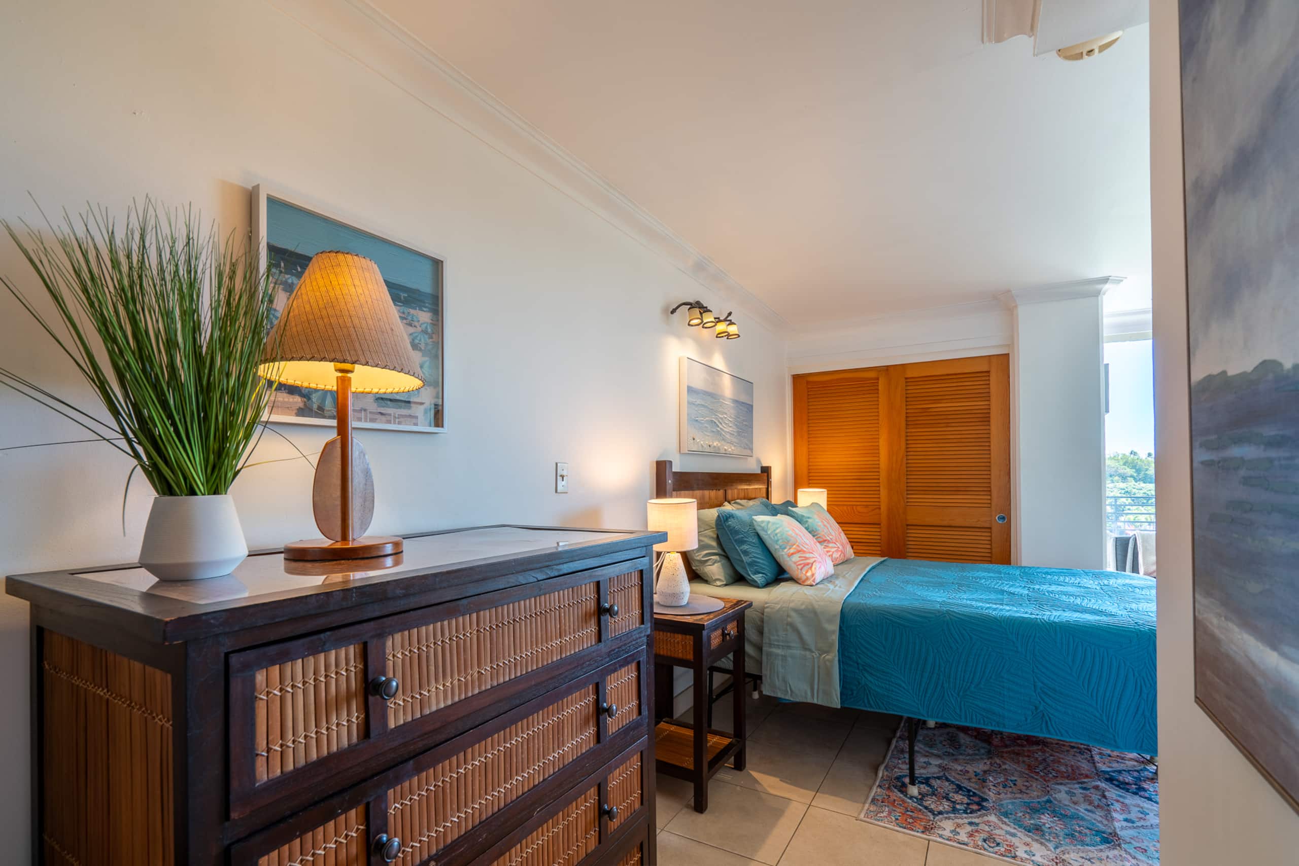 Top Rated Waikiki Location with Lanai & Ocean View - Image 24