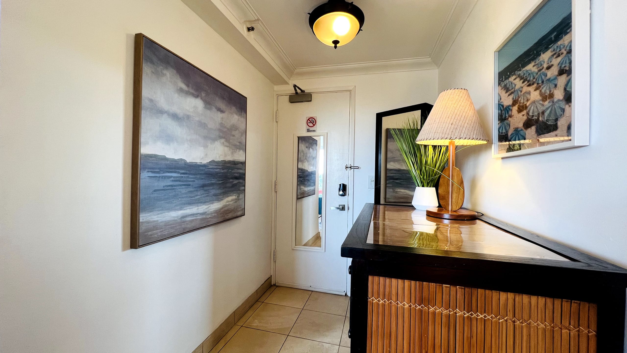 Top Rated Waikiki Location with Lanai & Ocean View - Image 5