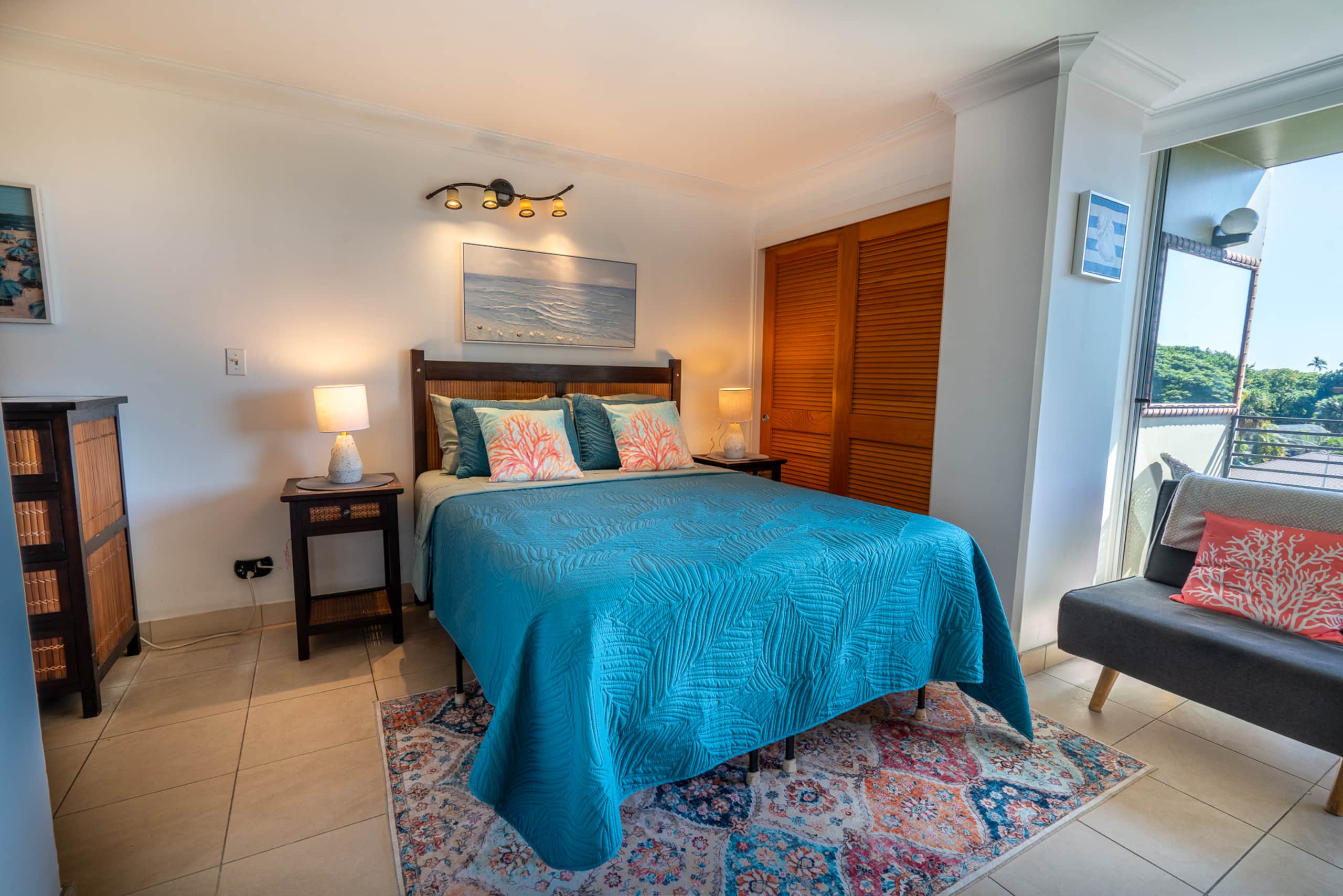 Top Rated Waikiki Location with Lanai & Ocean View - Image 2
