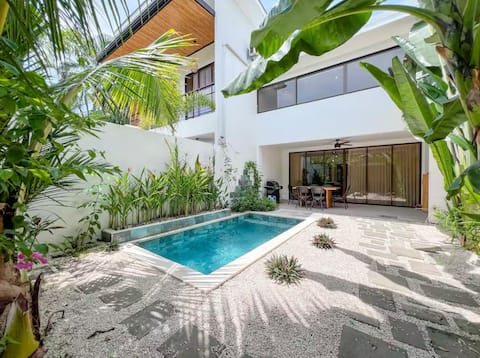 5bdr-Spacious Guest Favorites- walk to beach