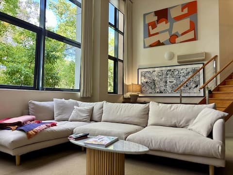 Top Airbnb: NEW Tranquil, Spacious Designer Loft in Paddington in Paddington