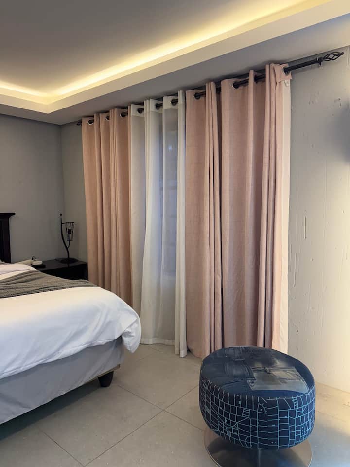 Room Khadzi @69 on Everest - Guesthouses for Rent in