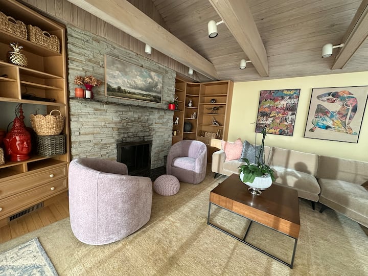 Spacious Waterfront Retreat W/ Pool Private Beach - Stony Brook, NY