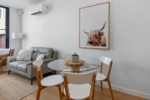 Top Airbnb: Hobart Inner-City • Walk to Salamanca • Parking in Hobart
