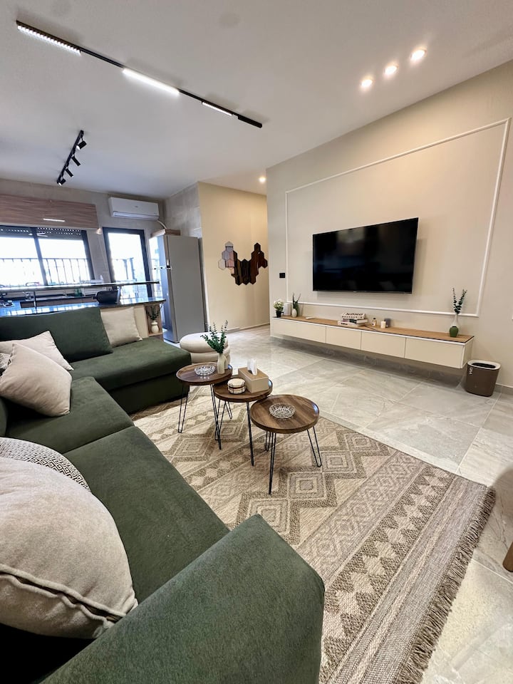 Warm & Elegant Apartment In West Amman - Ammán