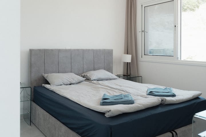 Schlafzimmer 1