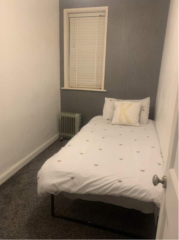 Single Cosy Room In A Peaceful Morden Home - Epsom