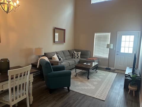 Top Airbnb: Spacious Cartersville Townhome in Cartersville