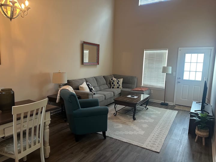 Spacious Cartersville Townhome - Cartersville, GA