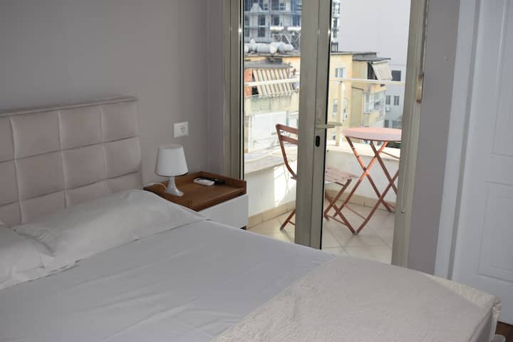 Studio In The Heart Of Blloku Area (3-b) - Tirana