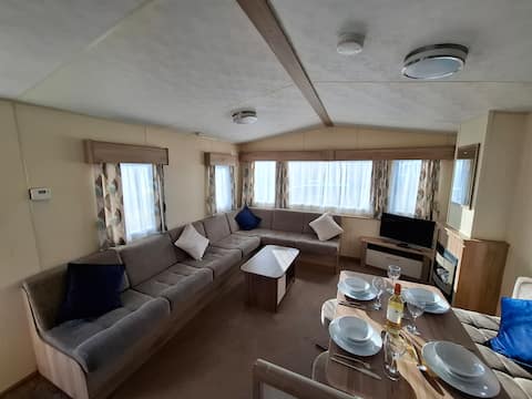 Top performing Airbnb: Sunny Breeze in Bournemouth, Christchurch And Poole