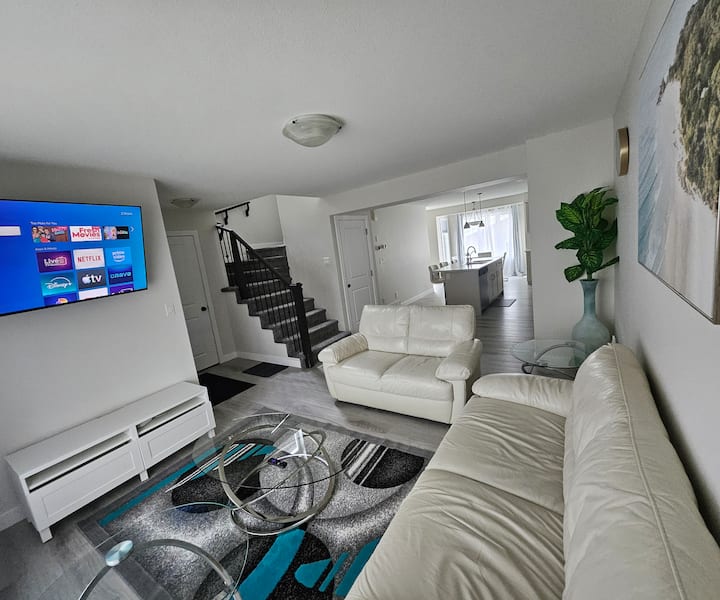 Charming Comfortable 3-bedroom Home In Regina - Regina