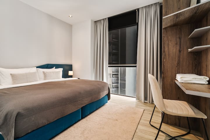 Втората спалня разполага с двойно съвместимо легло.