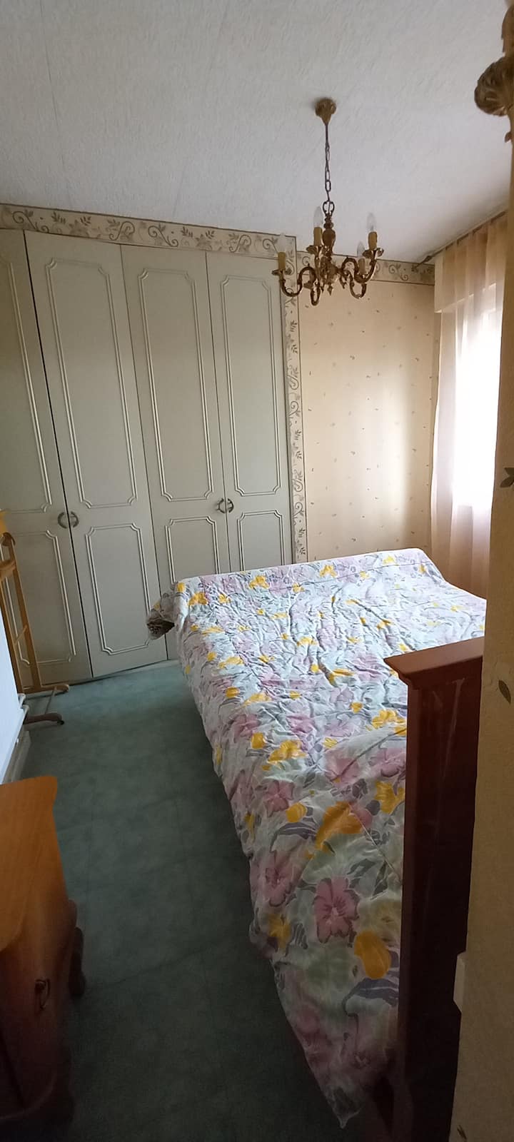 מיטה זוגית. מיטה סידורה. חימום ותריס