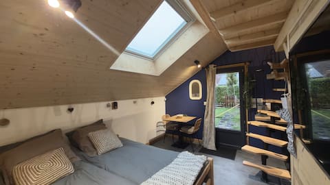 Top Airbnb: Charming Little studio with private terasse à Passy