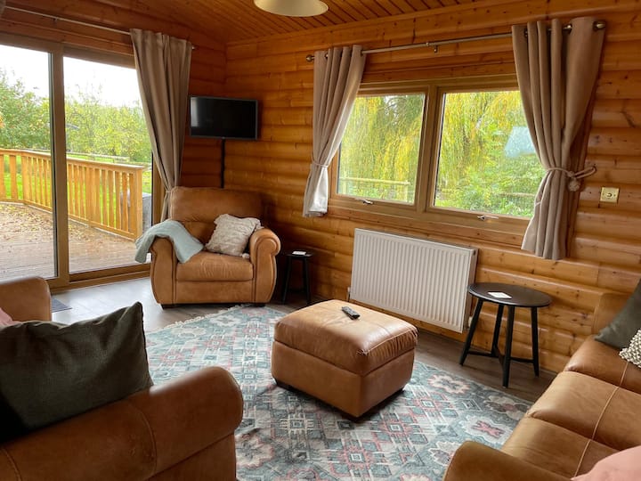 Cosy Norwegian Log Cabin With Hot Tub In Somerset - Dorset