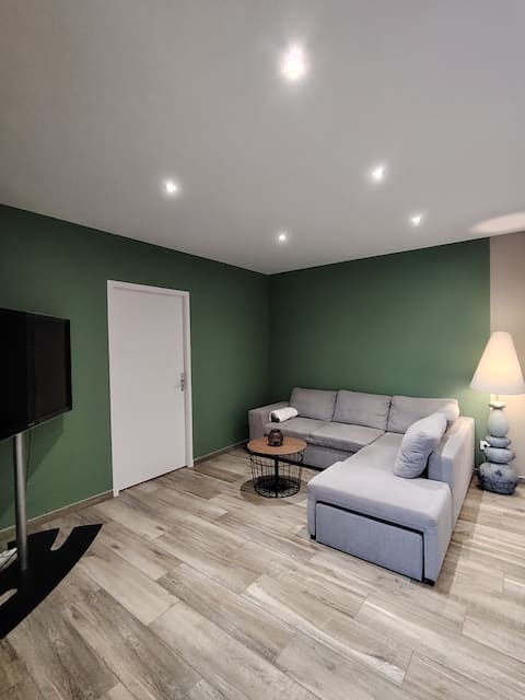 Annonce Airbnb populaire: Gîte du Lac Bleu Jura (8 people) à Jura