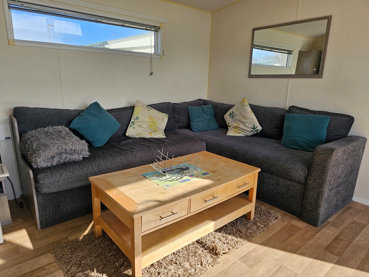 Successful Airbnb property: Its always Summer by the sea ! in Middleton