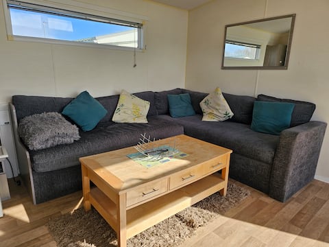 Successful Airbnb property: Its always Summer by the sea ! in Middleton
