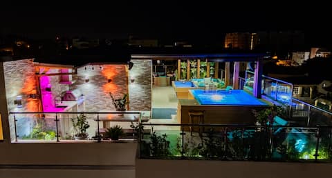 Penthouse for Groups: Luxury, Pool and Fun