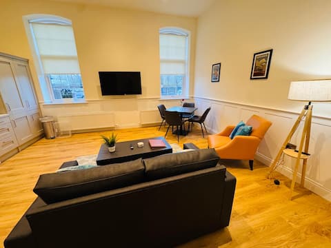 Successful Airbnb property: P2 · 1-Bed by Ormeau Park • Bars & Food in Ormeau