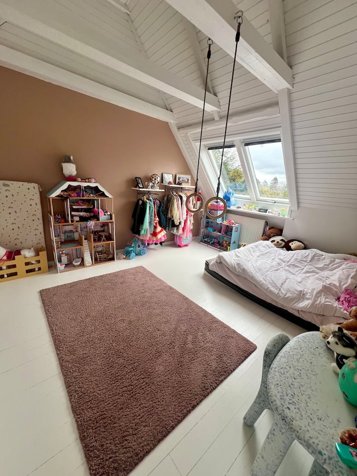 Børneværelse 1 med 1,5 mands seng.
