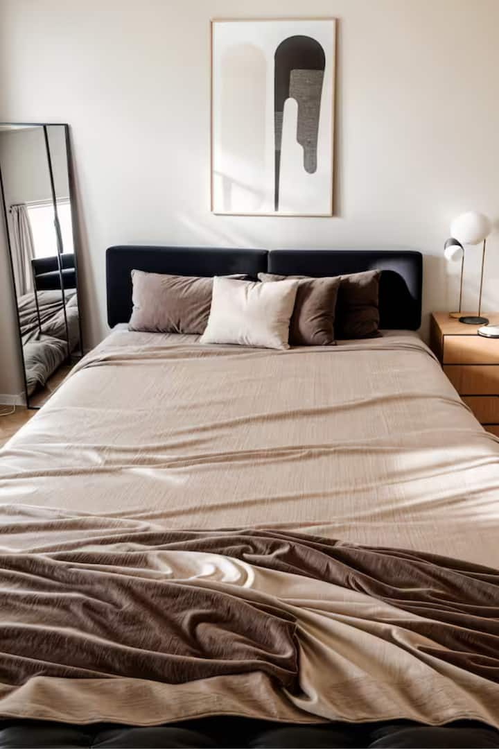 Dhoma e dytë e gjumit është krevat dopio "queen". Çarçafë të pastër të përfshirë.