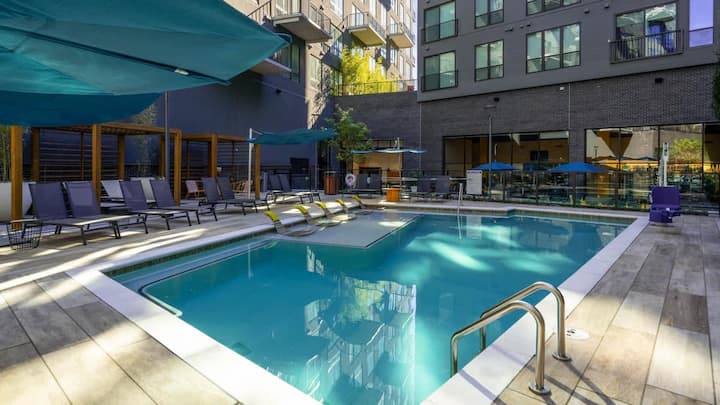 Modern 1br Downtown Atl • Minutes To Benz Stadium - Atlanta, GA