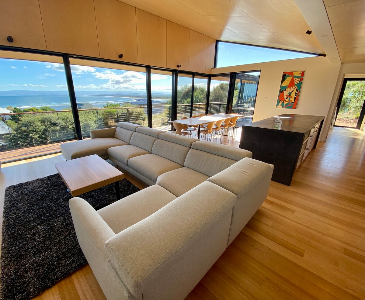 Successful Airbnb property: Atelier - Coastal Retreat in Coles Bay
