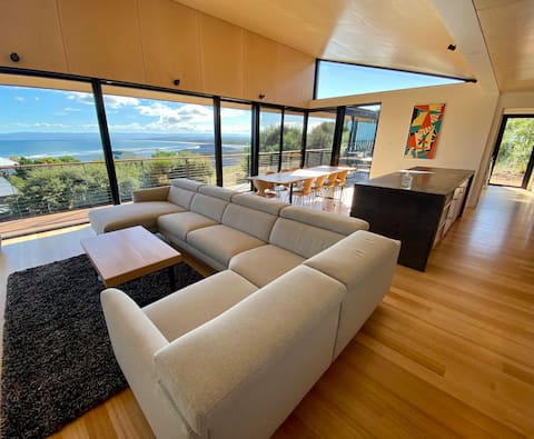 Successful Airbnb property: Atelier - Coastal Retreat in Coles Bay