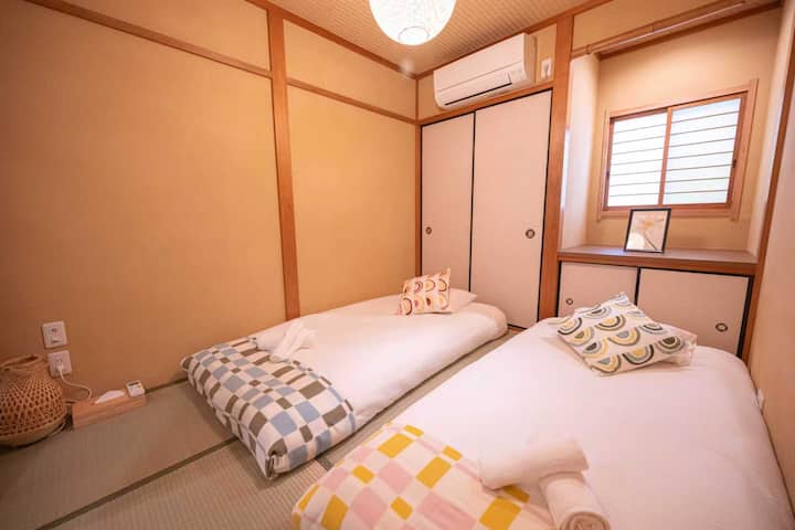 La habitación con tatami es acogedora y cómoda. Les gusta tanto a los adultos como a los niños.
